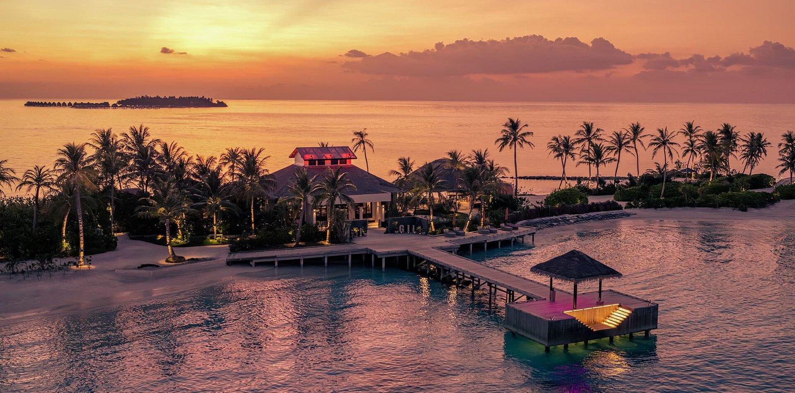 مطعم أونلي بلو (تحت البحر)